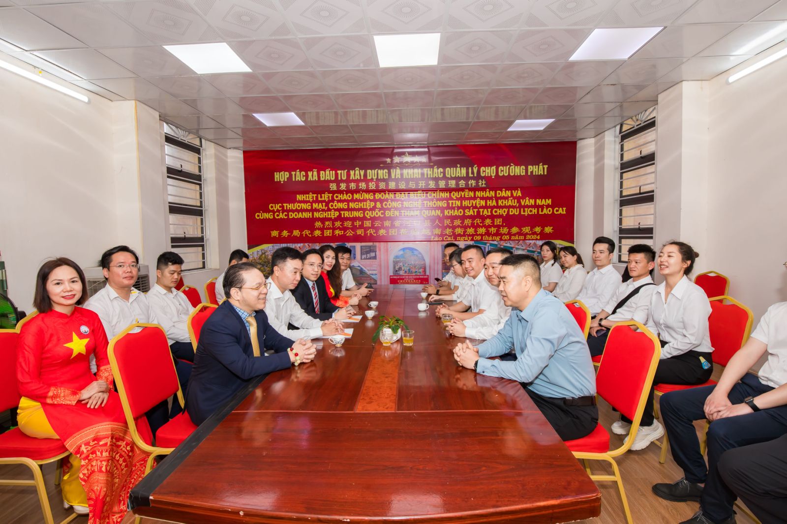 Chợ Du lịch Lào Cai hợp tác cùng Chính quyền và doanh nghiệp Hà Khẩu, Vân Nam, Trung Quốc