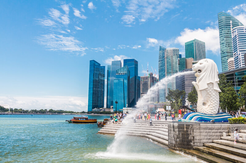Tham quan vịnh Singapore sẽ thấy tòa nhà Capita Land gần Sư Tử Cá