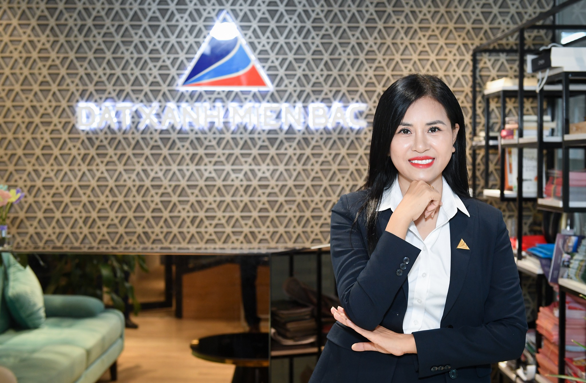 Bà Phạm Thị Việt Hà - Giám đốc Kinh doanh Cao cấp, chuyên gia hàng đầu về sản phẩm đầu tư biệt thự, liền kề