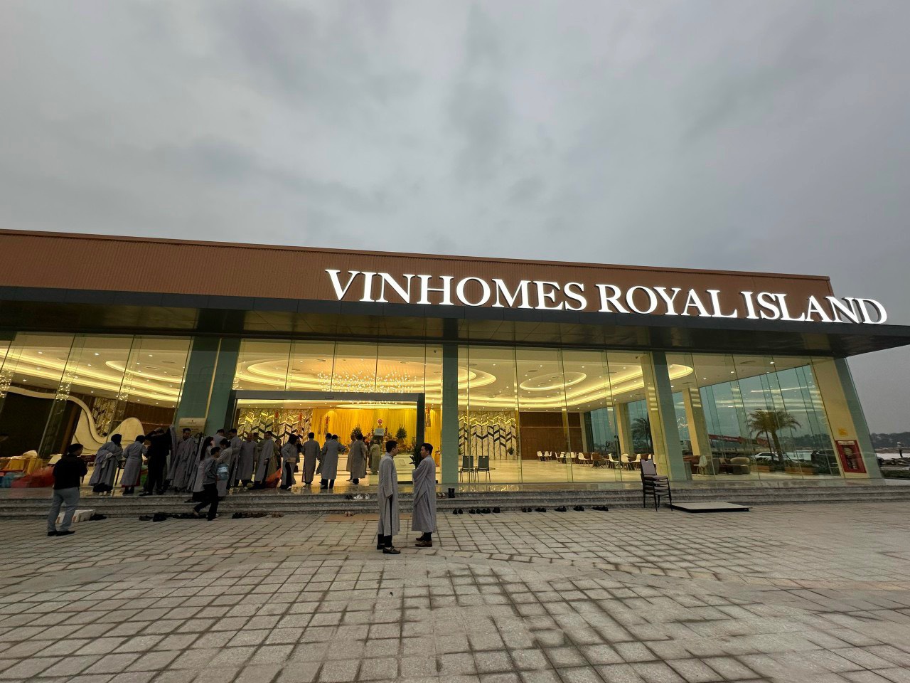 Nhà điều hành Dự án Vinhomes Royal Island Vũ Yên