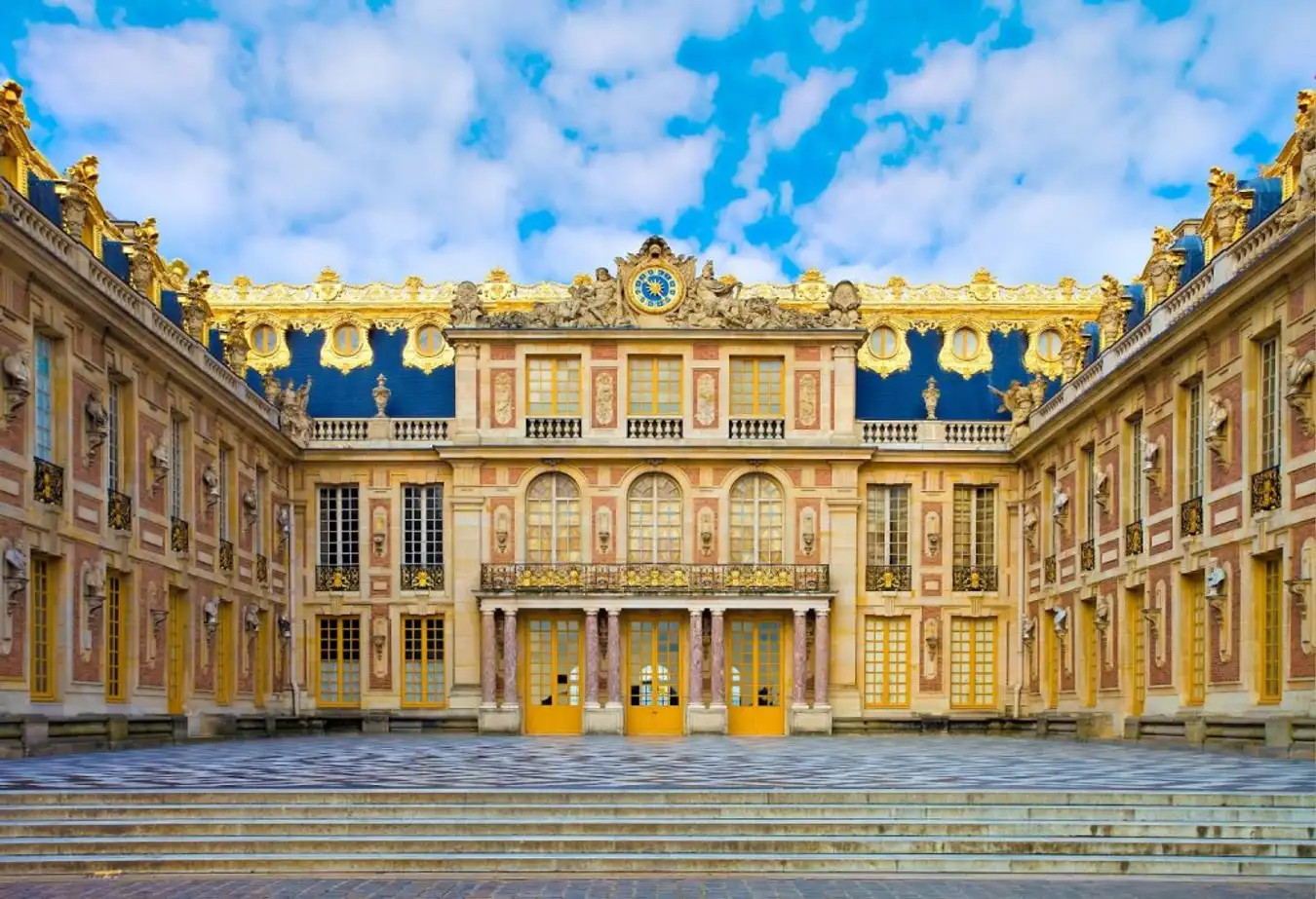 Cung điện Versailles được xem là tinh hoa nghệ thuật kiến trúc Pháp trong suốt thế kỷ 17 và 18