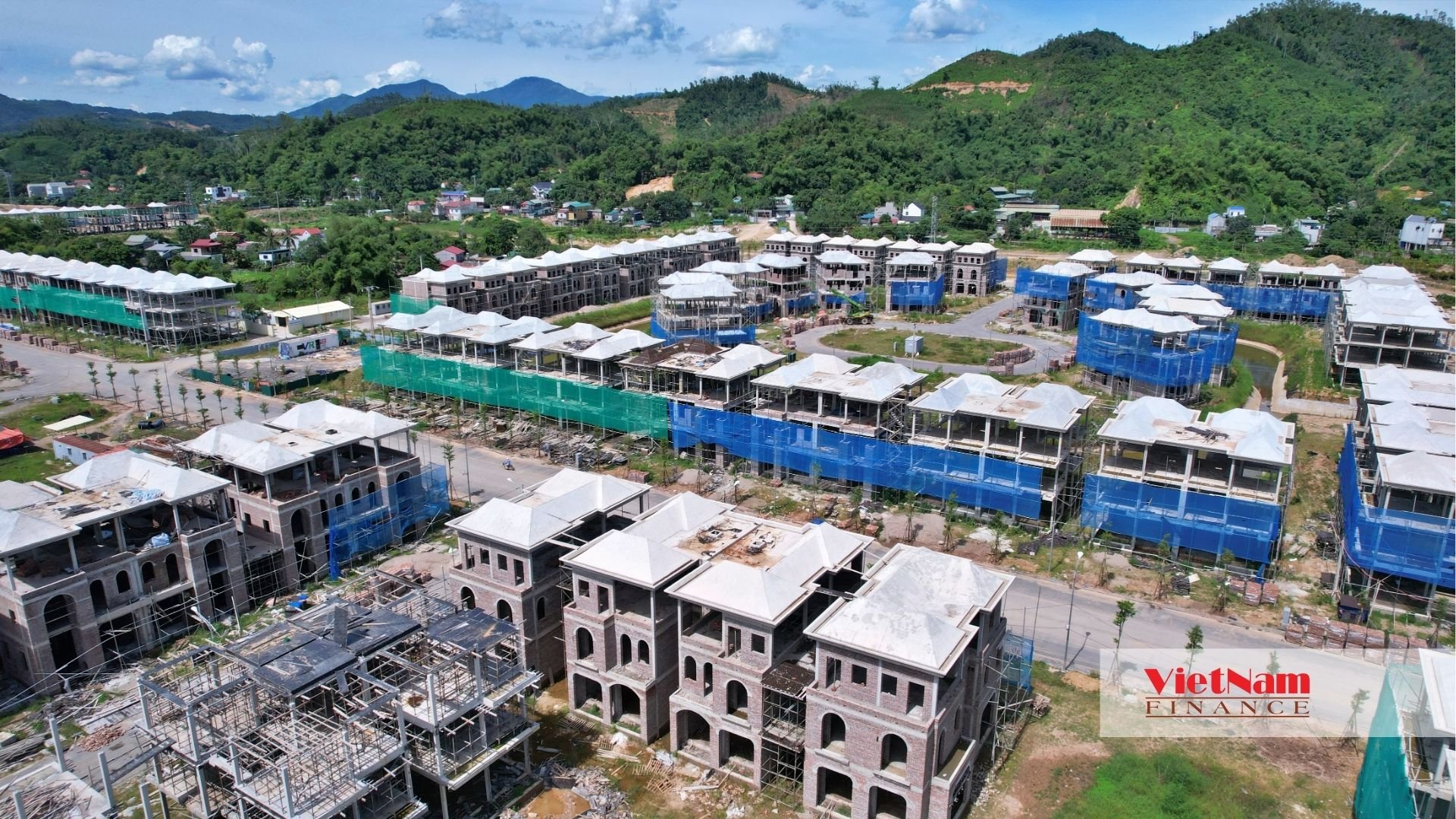 Cận cảnh Phân khu Roma, 90% Biệt thự đã được cất nóc và đang hoàn thiện để bàn giao